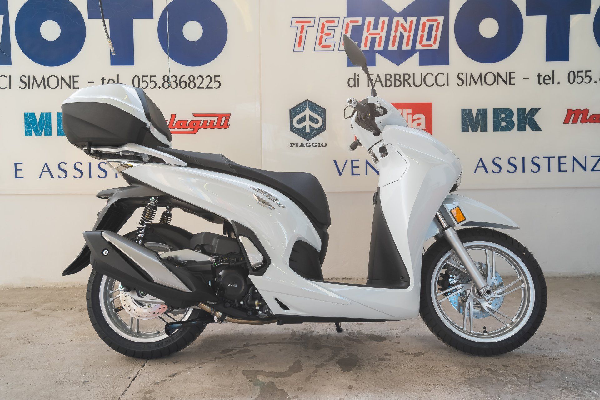 moto bianca 2