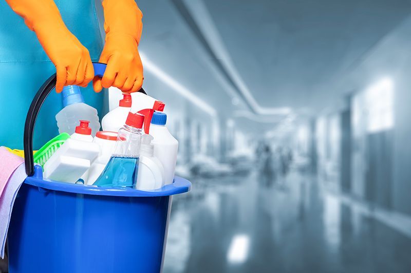Cleaner Holding Cleaning Materials