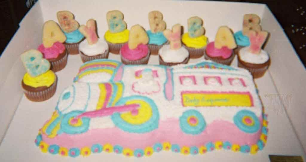 Baby shower train cake with cupcakes decorated with 