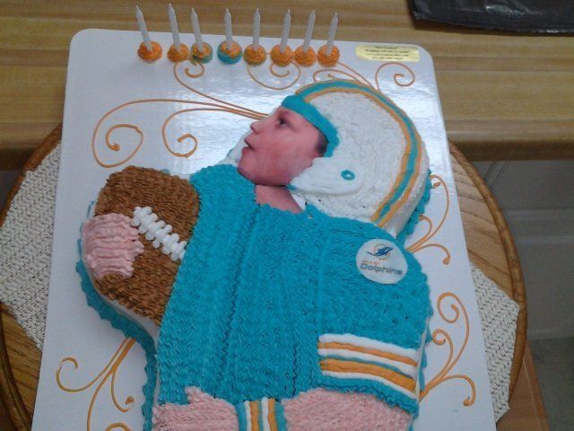 Football-themed birthday cake featuring a person wearing a helmet and jersey, holding a football.
