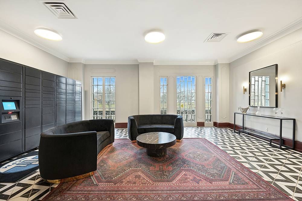 7100 South Shore Apartments - Lobby