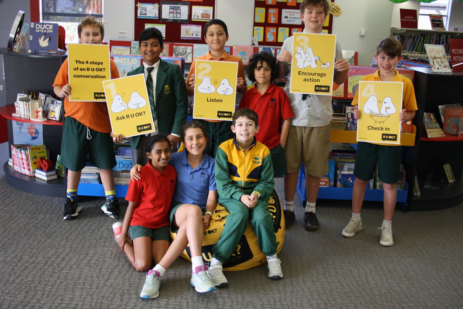 CCGS students show the R U OK? four steps
