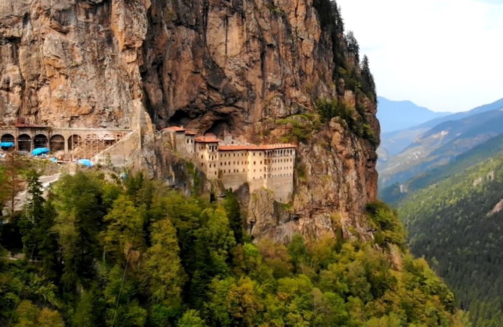 sümela manastırı turu, sümela manastırı günübirlik turlar, sümela hamsiköy karaca turu, sümela manastırı limni gölü zigana turu