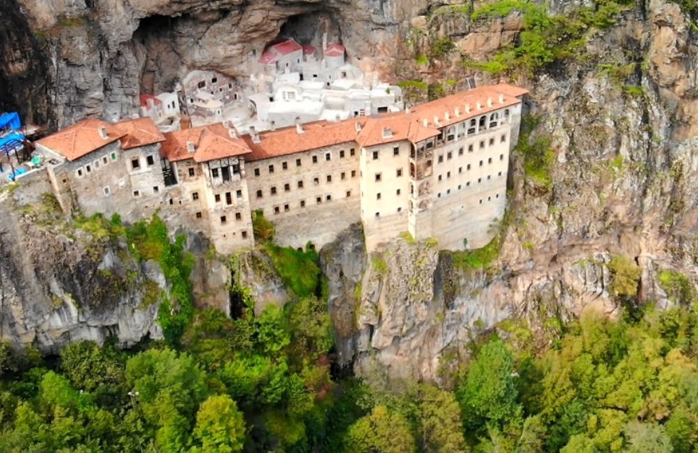 sümela manastırı turu, sümela manastırı günübirlik turlar, sümela hamsiköy karaca turu, sümela manastırı limni gölü zigana turu