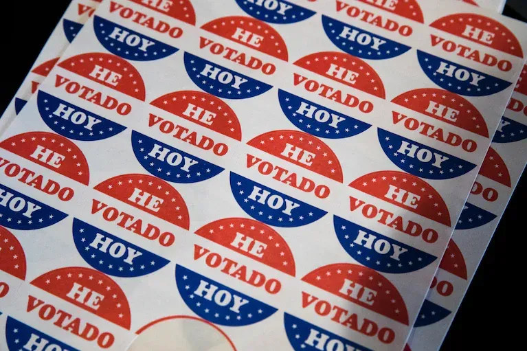 A sheet of voting stickers that say he votado hoy