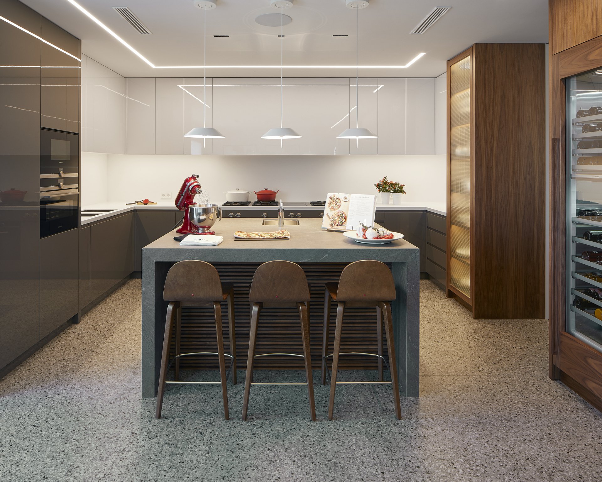 Molins Design: Going Extra Mile in Pursuit of Perfection
