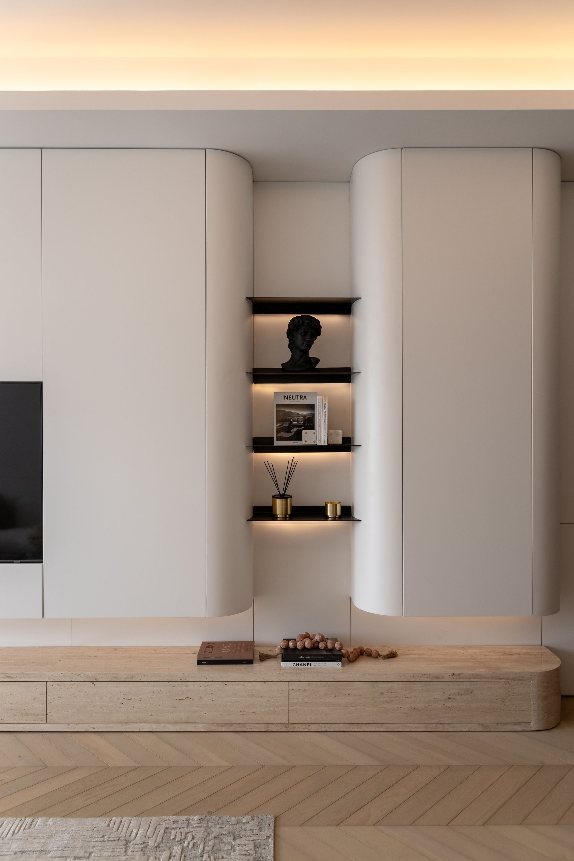 Modern Calm Meets Gulf Glamour: LEI Interior Design at Mina Azizi