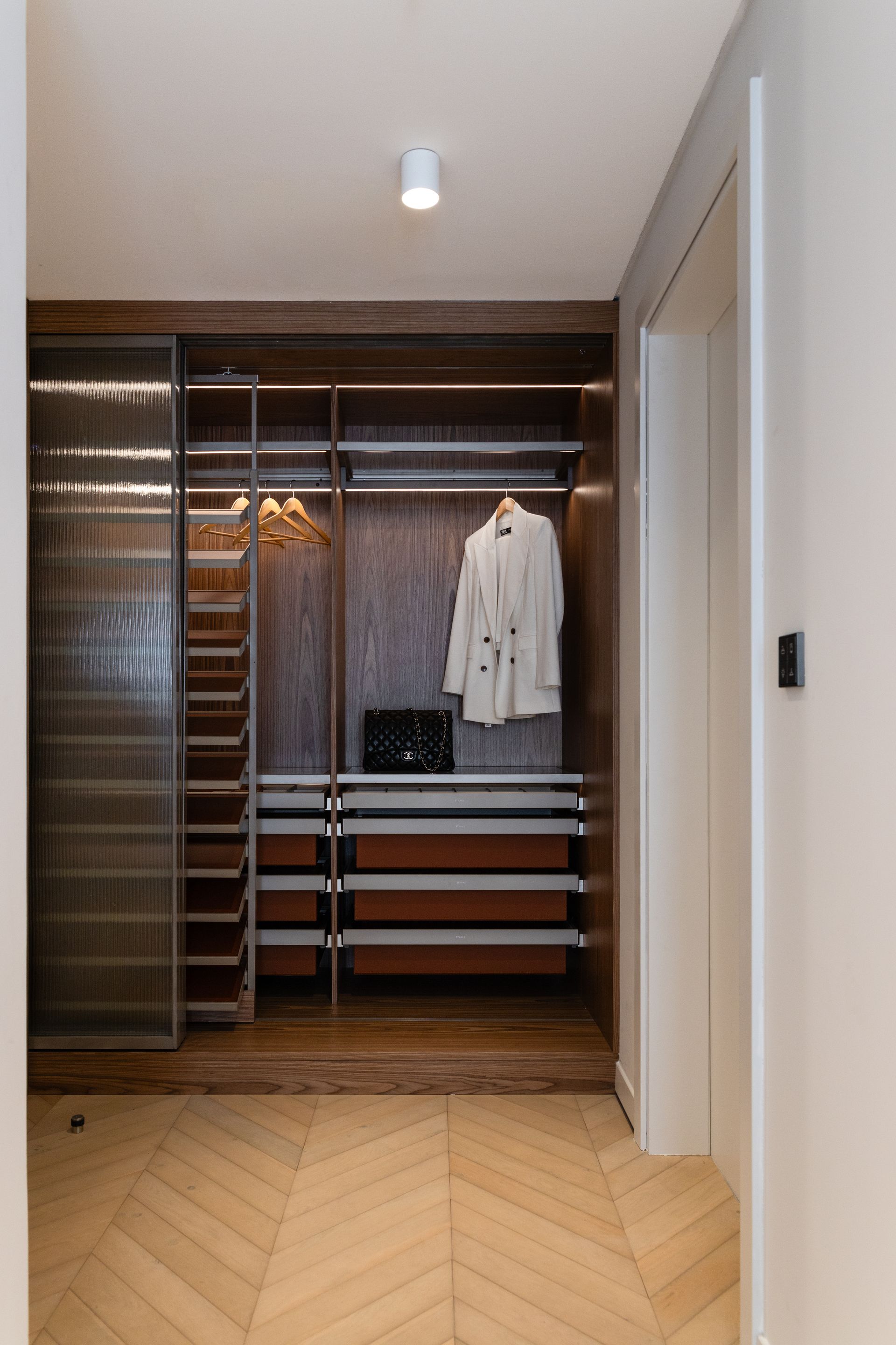 Modern Calm Meets Gulf Glamour: LEI Interior Design at Mina Azizi