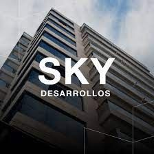 Edificio moderno de gran altura con el texto 