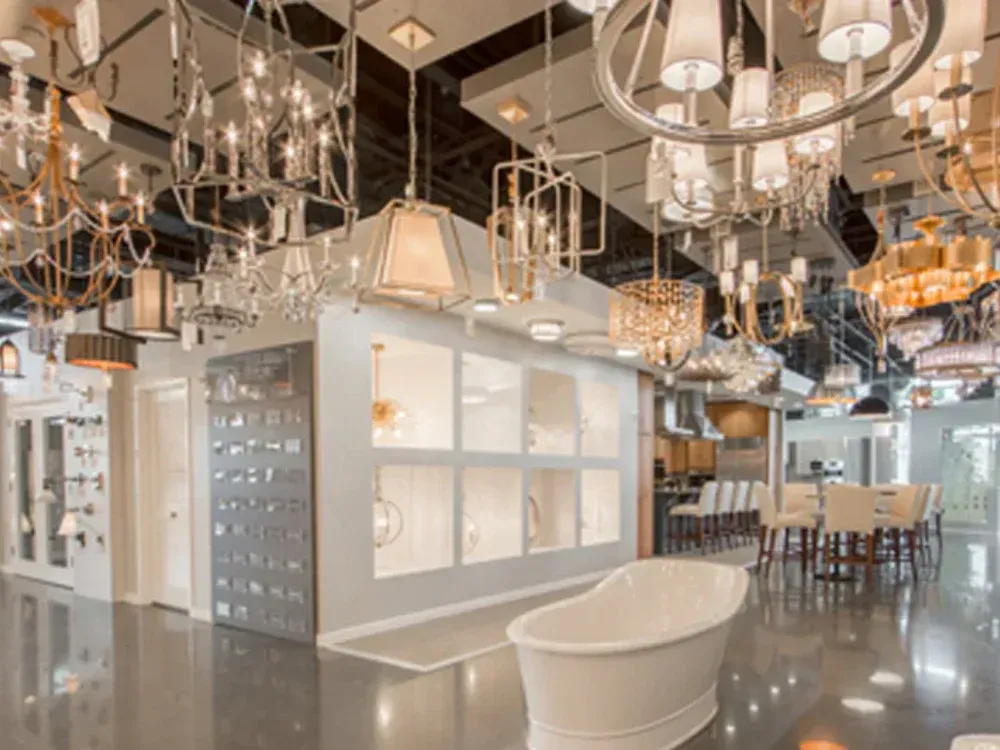 A large room filled with lots of chandeliers and a bathtub.