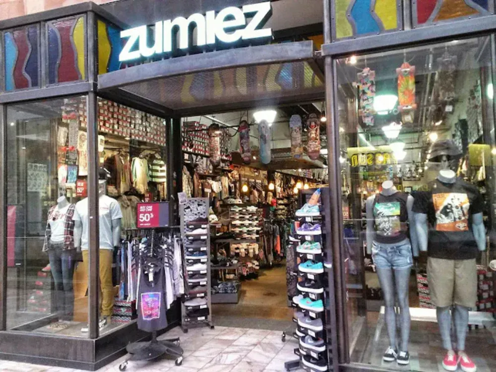 A store front with a sign that says zumiez on it