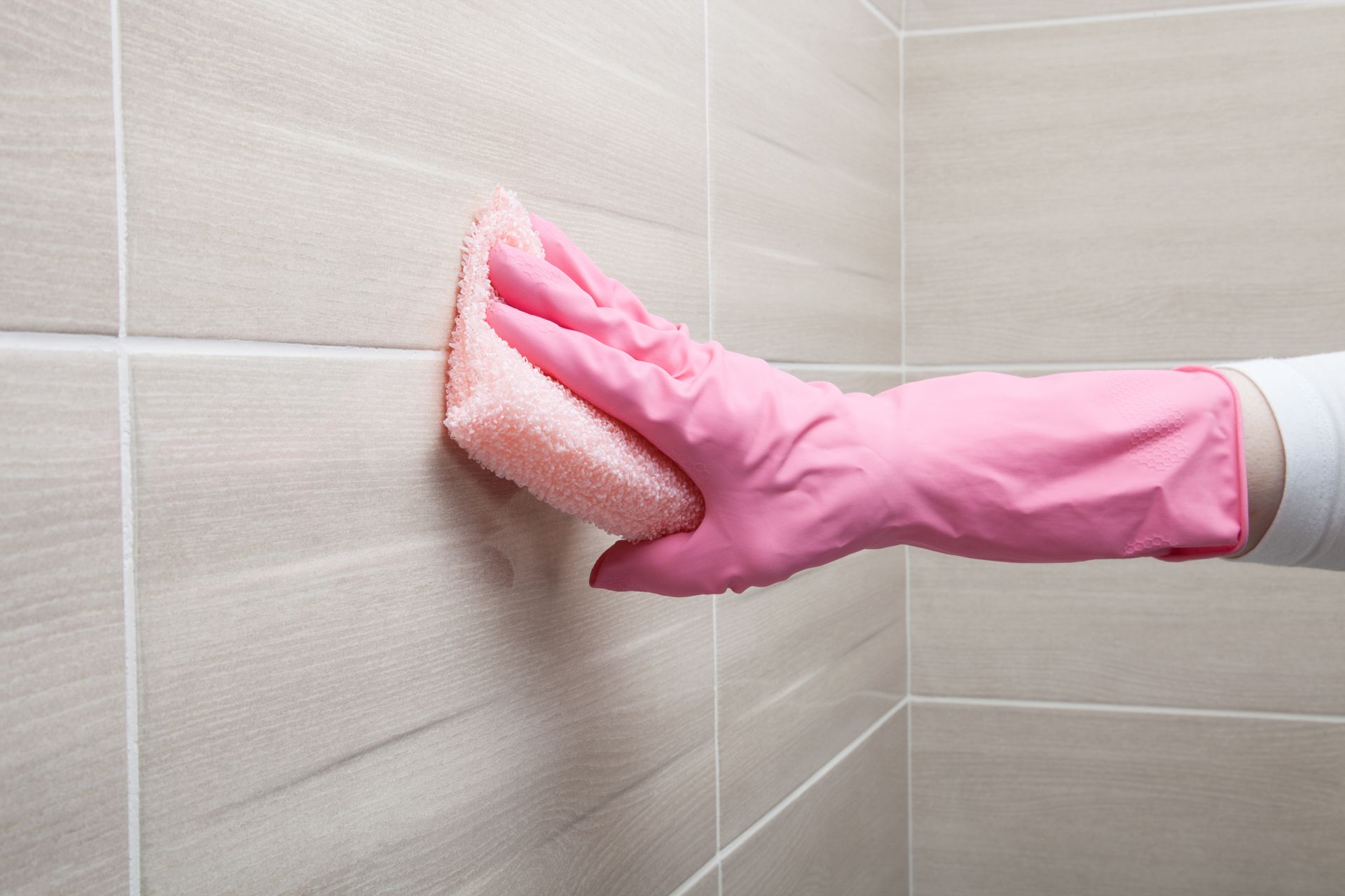 Cleaning Bathroom Tiles