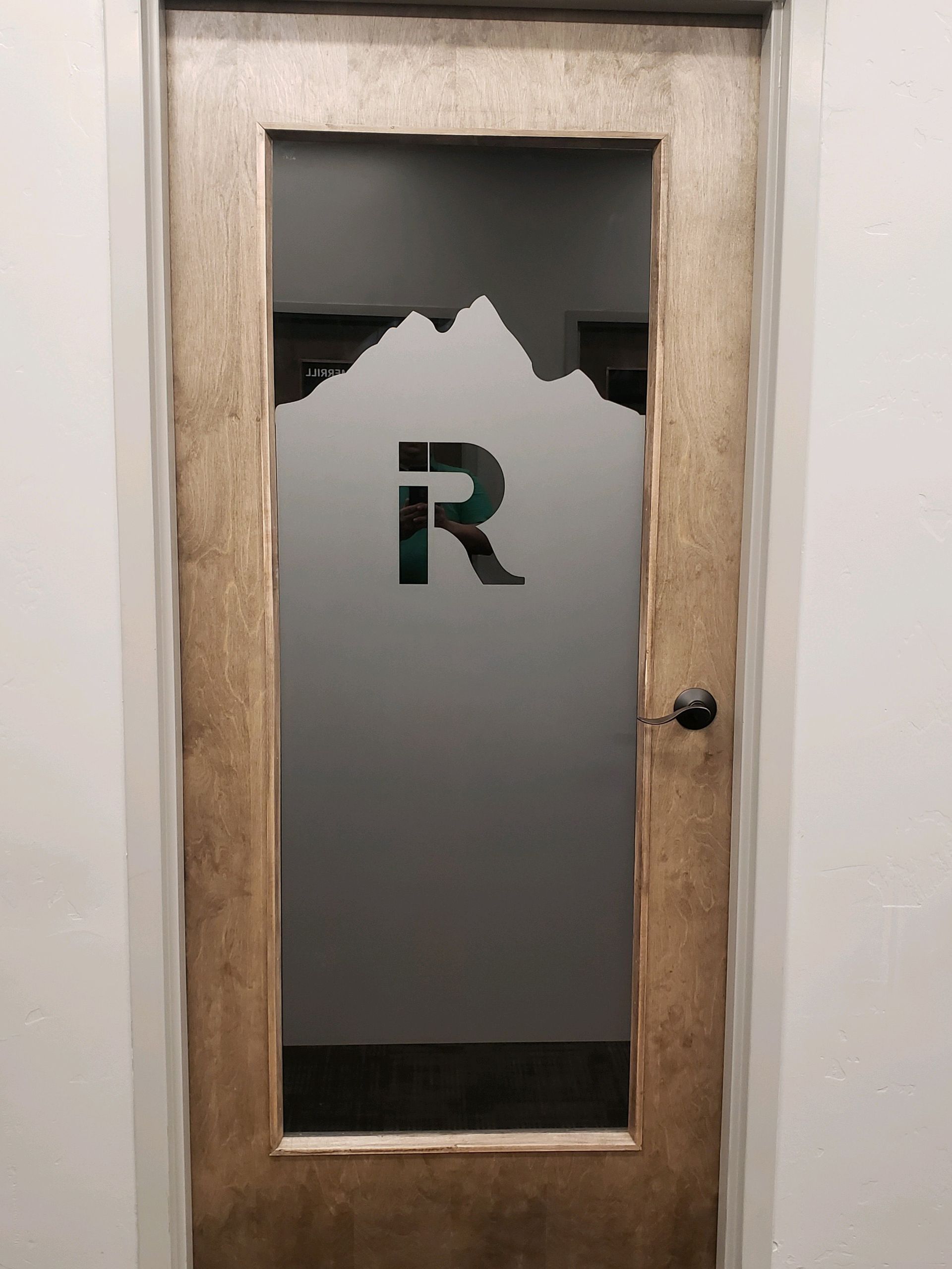 A door with a mountain and the letter r on it.