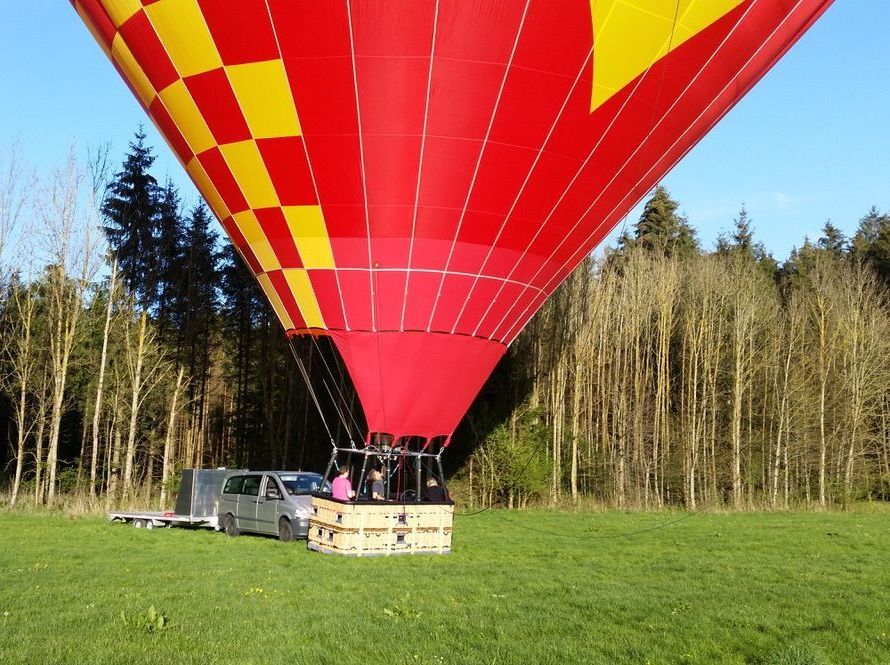 Aufgerüsteter Heißluftballon Ballonfahrten München, Chiemsee, Miesbach, Rosenheim, Ebersberg, Chiemgau.