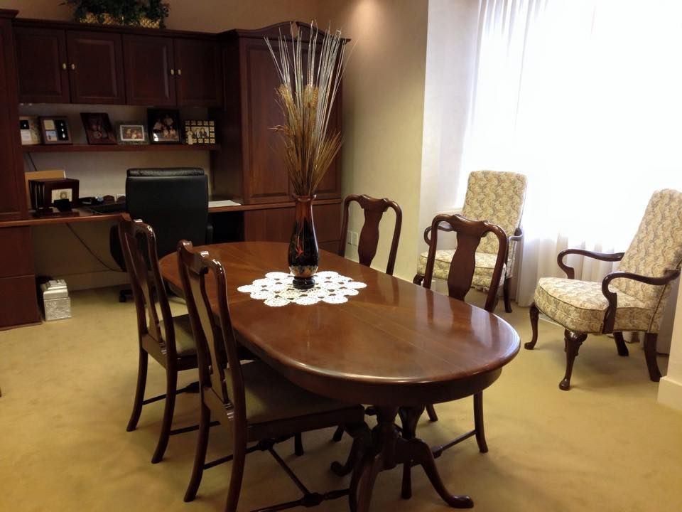 Mott & Henning Funeral Home Table Seating