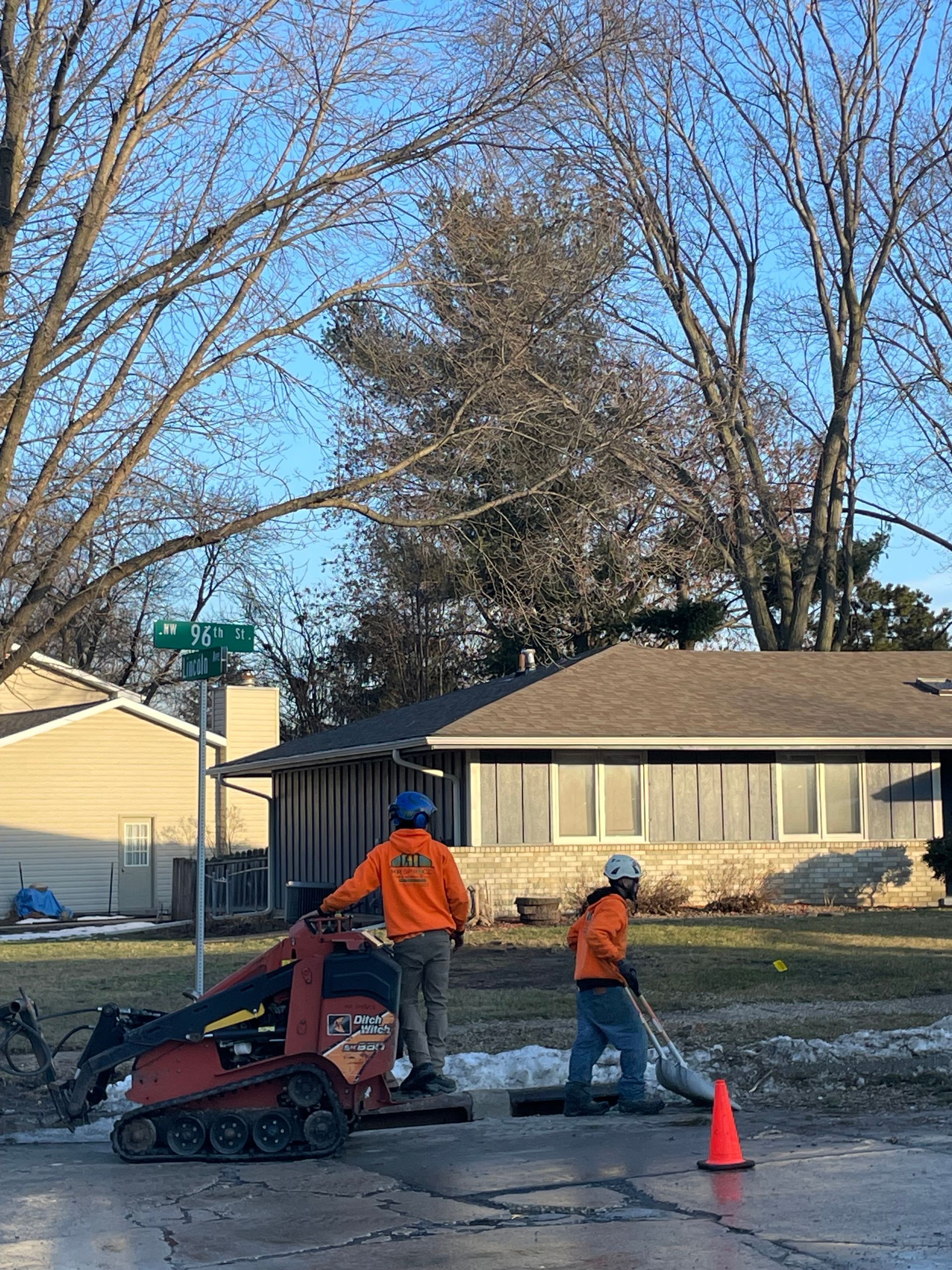 Workers — Ankeny, IA — Mr. Spruce Hill Tree Service LLC