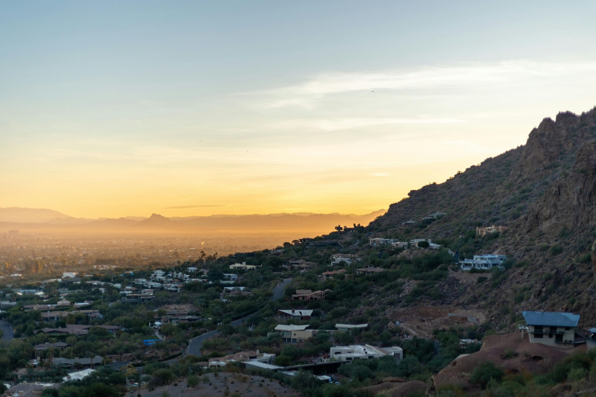 Phoenix Arizona skyline with housing market growth trends for 2025