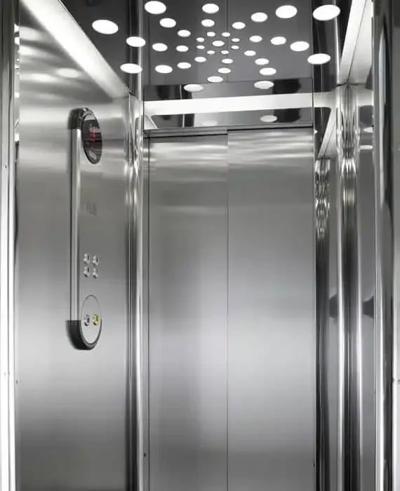 Ascensore in condominio moderno