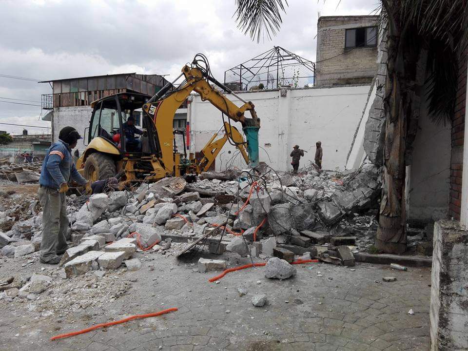 RST MAQUINARIA Y RETIRO DE ESCOMBROS 
