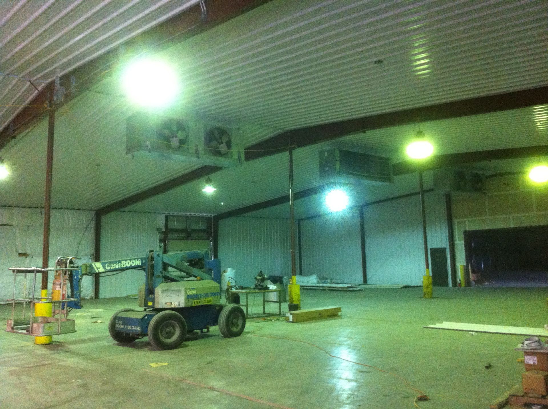 A large warehouse with a lift in the middle of it