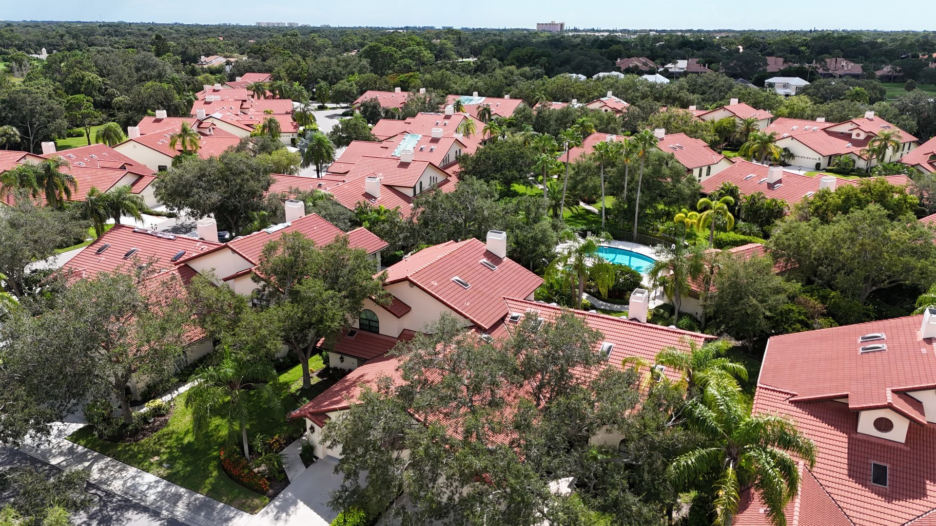 Multi family roofer and HOA roofer Sarasota 