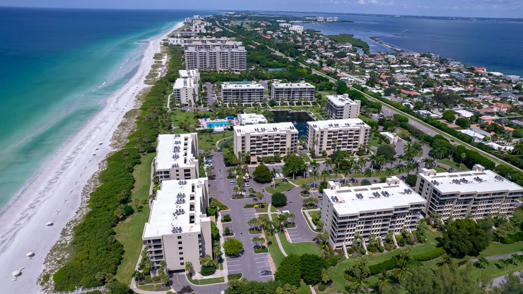 Multi family roofer and HOA roofer Sarasota