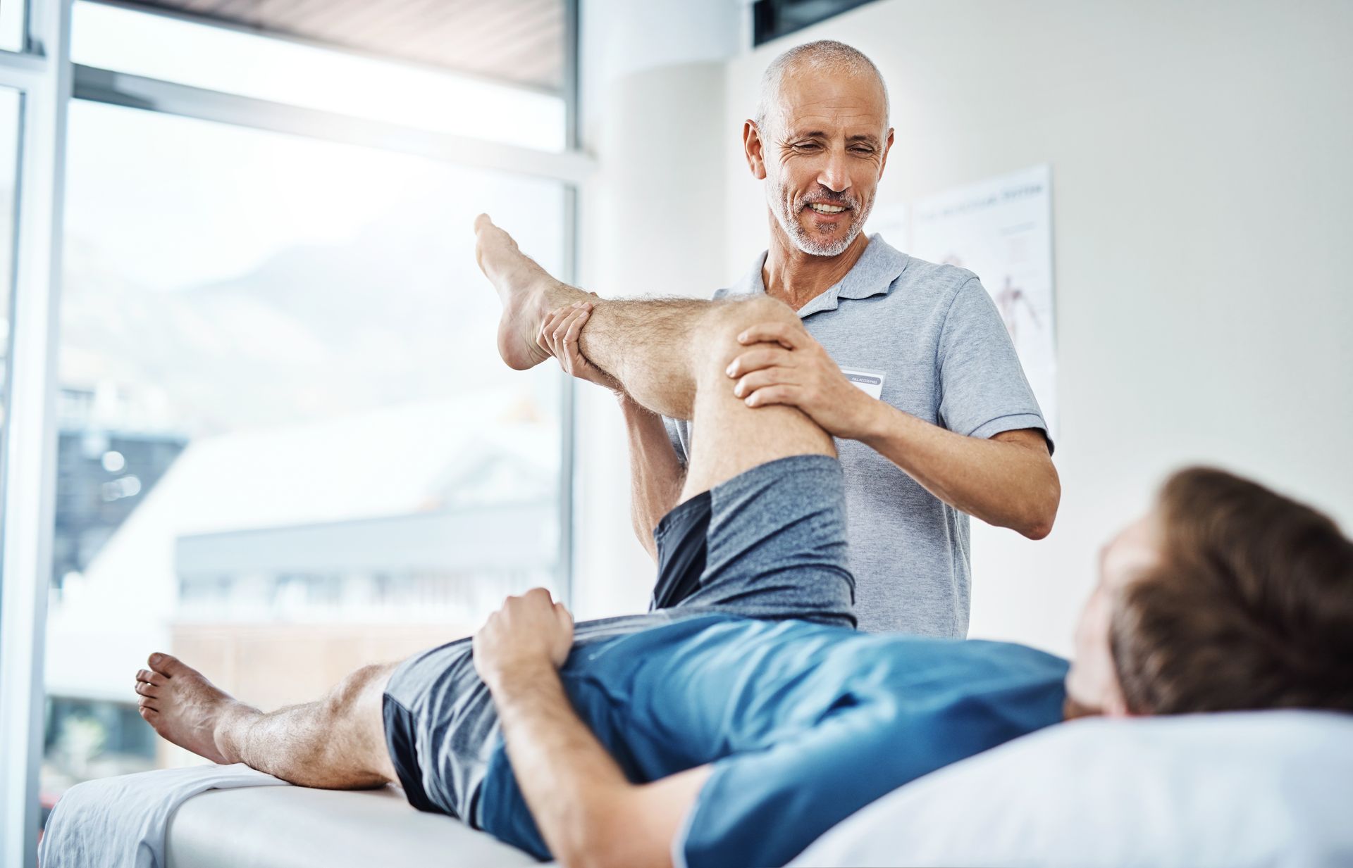 Registered nurse providing in-home clinical care to an elderly client