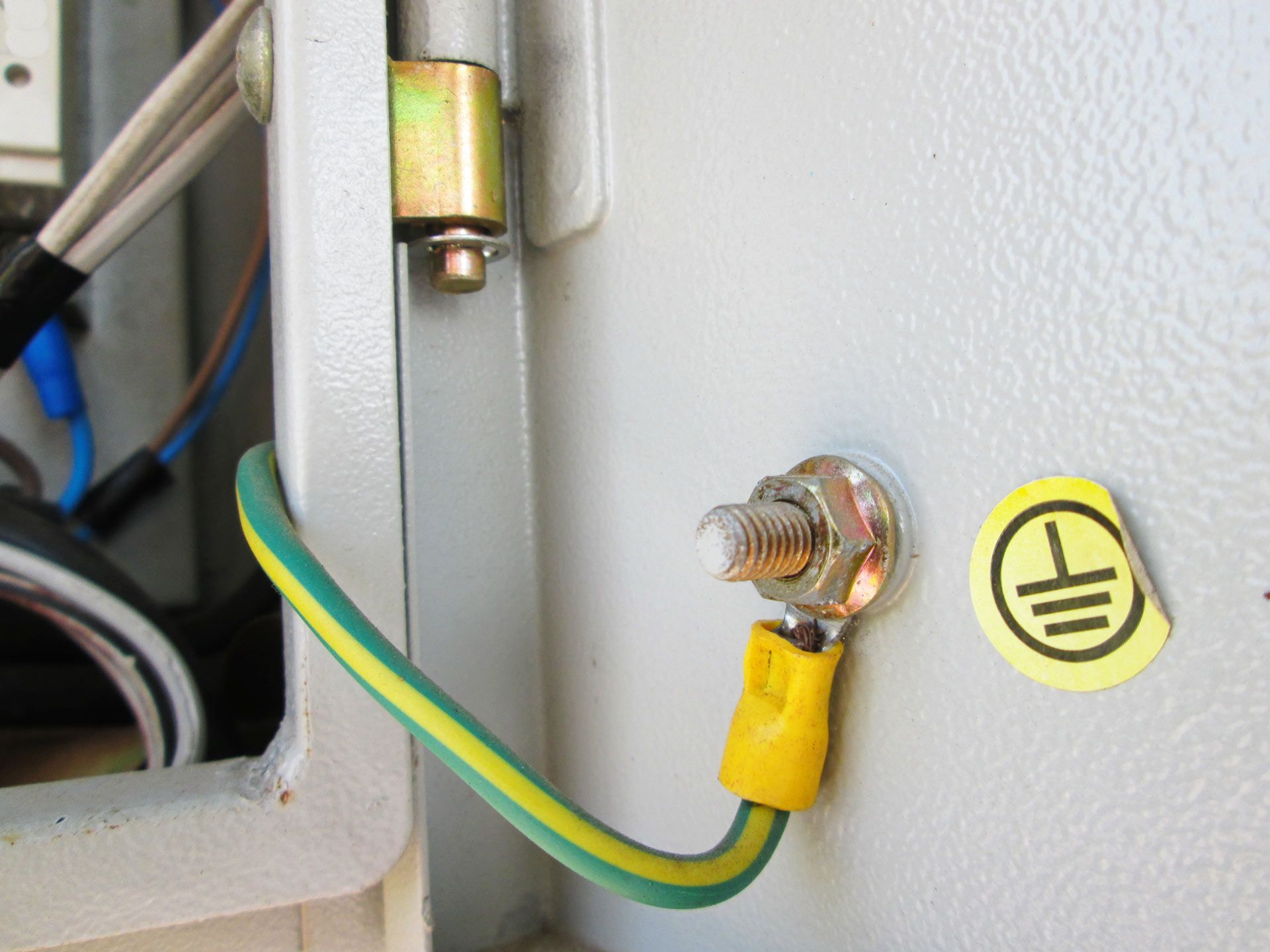 Ground Cable in a Metal Box