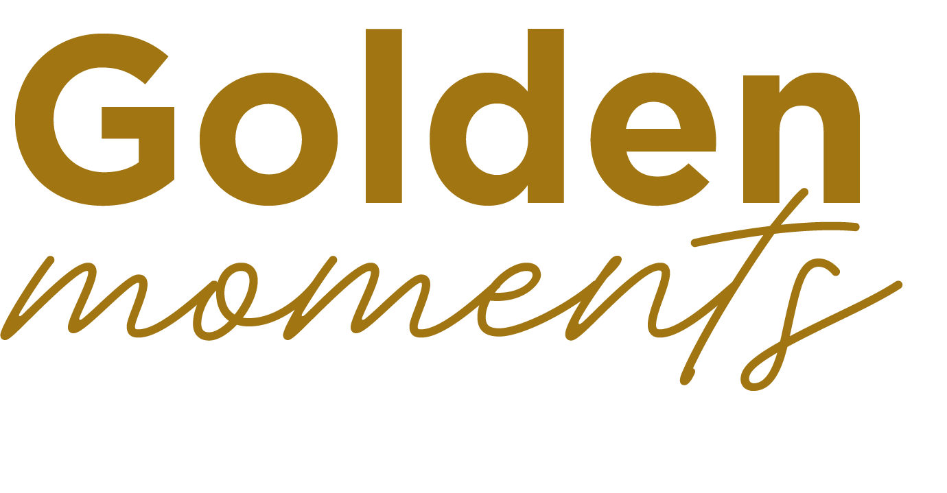 El logo de comodidad es dorado panamá es dorado y blanco.