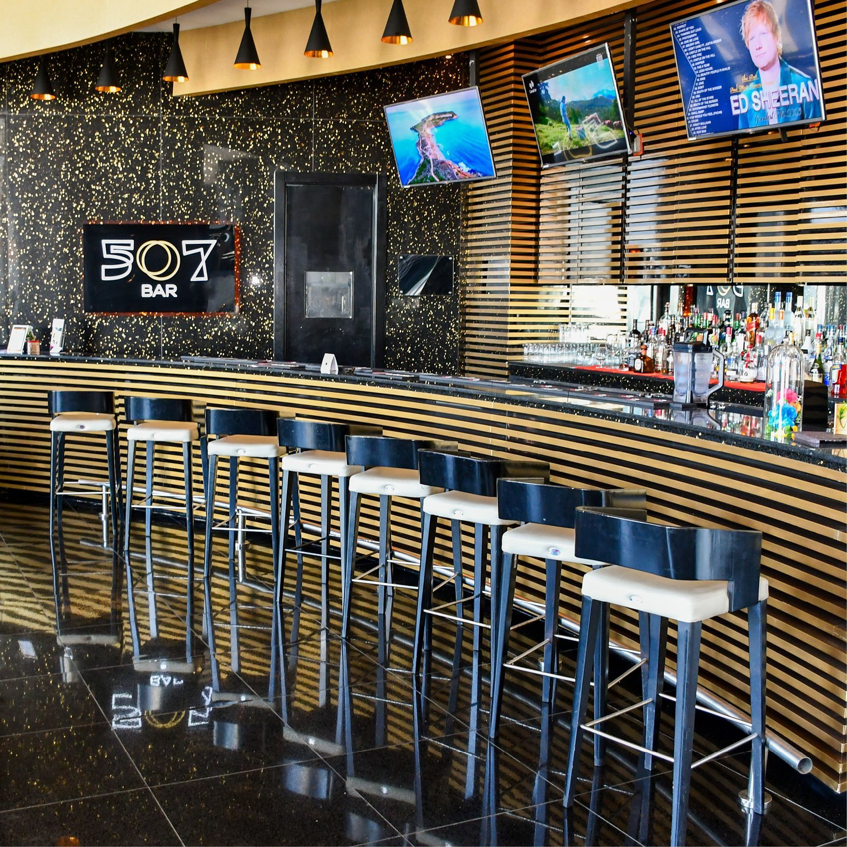 Bar & Terrace