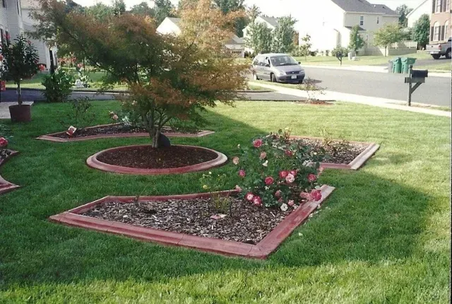 Car and Tree with Circle Border — Glade Hill, VA — Creative Curbs