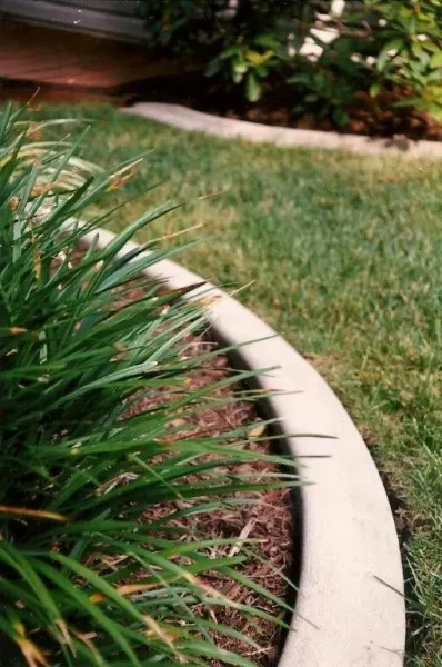 Long Grass and Borders — Glade Hill, VA — Creative Curbs