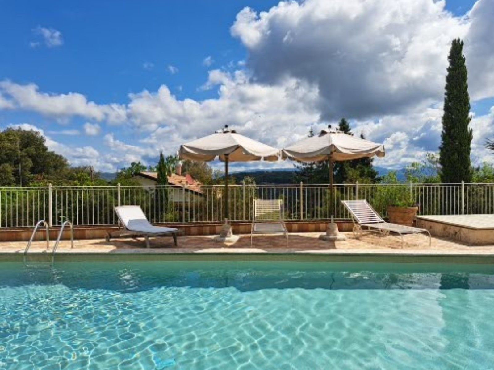 Villa nel bosco con piscina a Sassetta