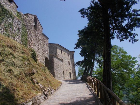 paesaggio campestre con casolare