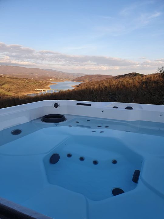 paesaggio campestre con casolare