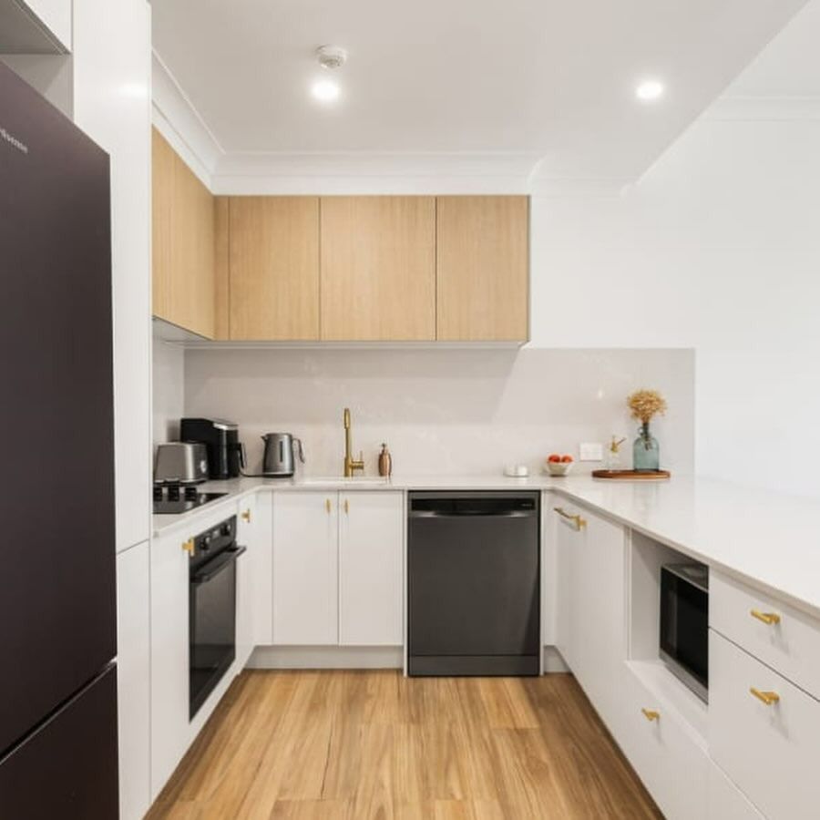 Modern U-Shaped Kitchen — Zero 21 Fit-Outs & Joinery: Kitchen Renovation Gold Coast in Molendinar, QLD