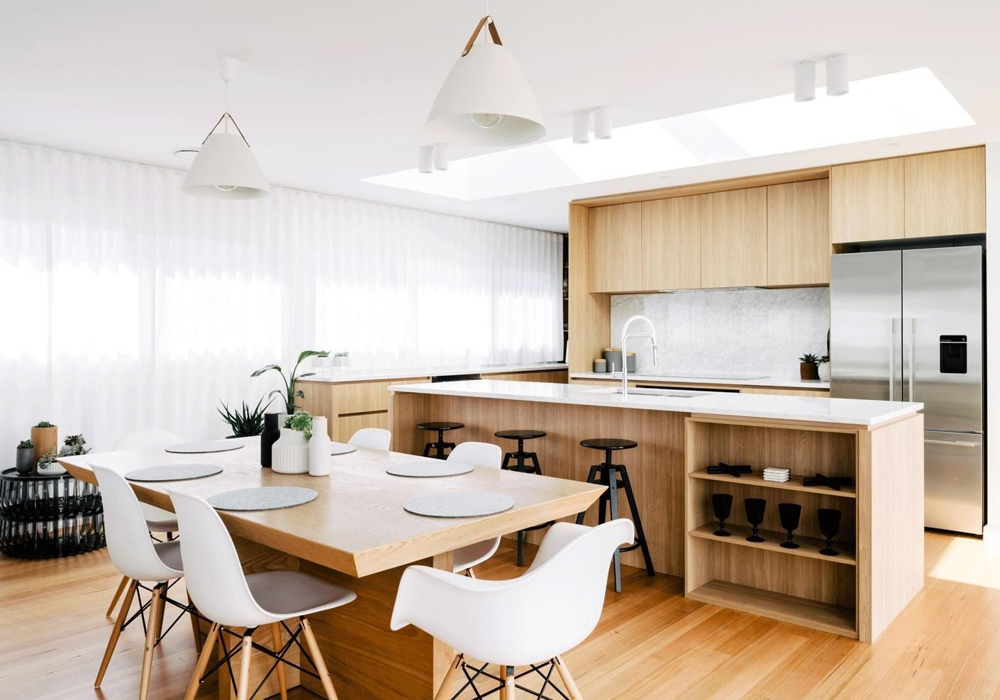 Modern Kitchen and Dining Area — Zero 21 Fit-Outs & Joinery: Kitchen Renovation Gold Coast in Burleigh Heads, QLD