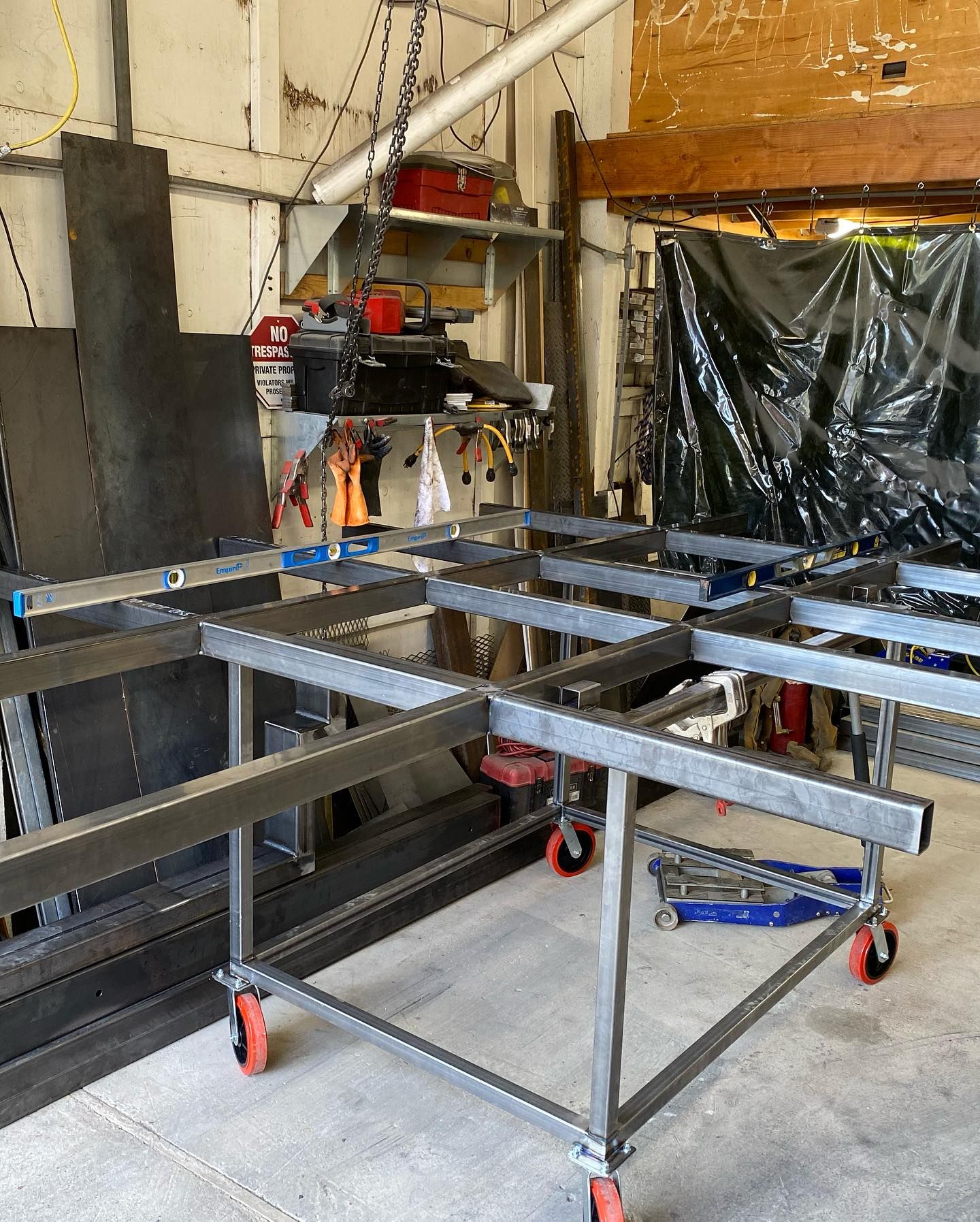 a metal table with wheels is sitting in a garage .