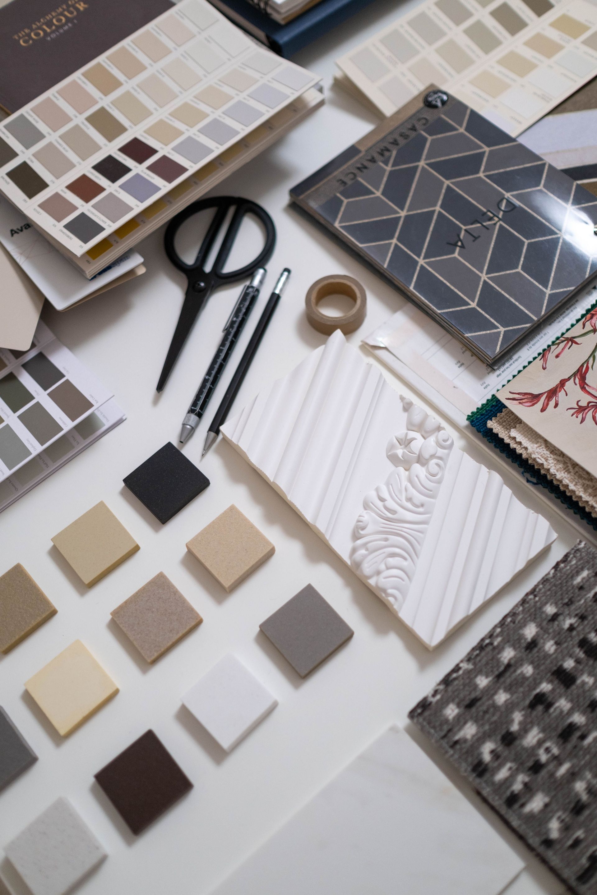 Top LA interior design trends 2026 - biophilic design, warm minimalism, saturated colors, Sara Arndt