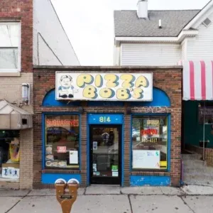 A pizza shop with a sign that says pizza boss