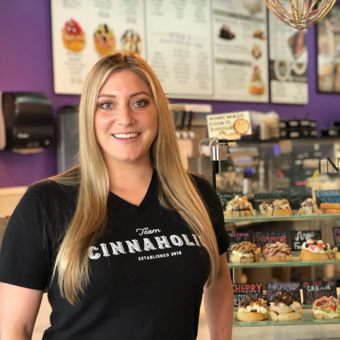 cinnaholic employee smiling