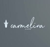 Es un logotipo para un restaurante llamado Carmelina Cafe.