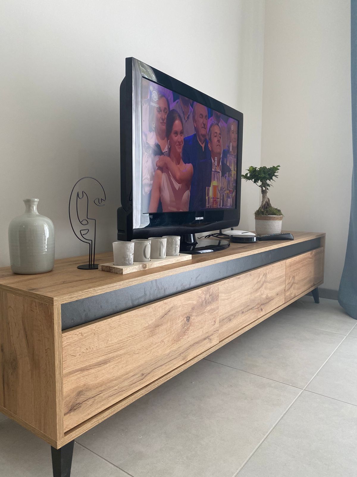 Televízor v obývačke apartmánu 1