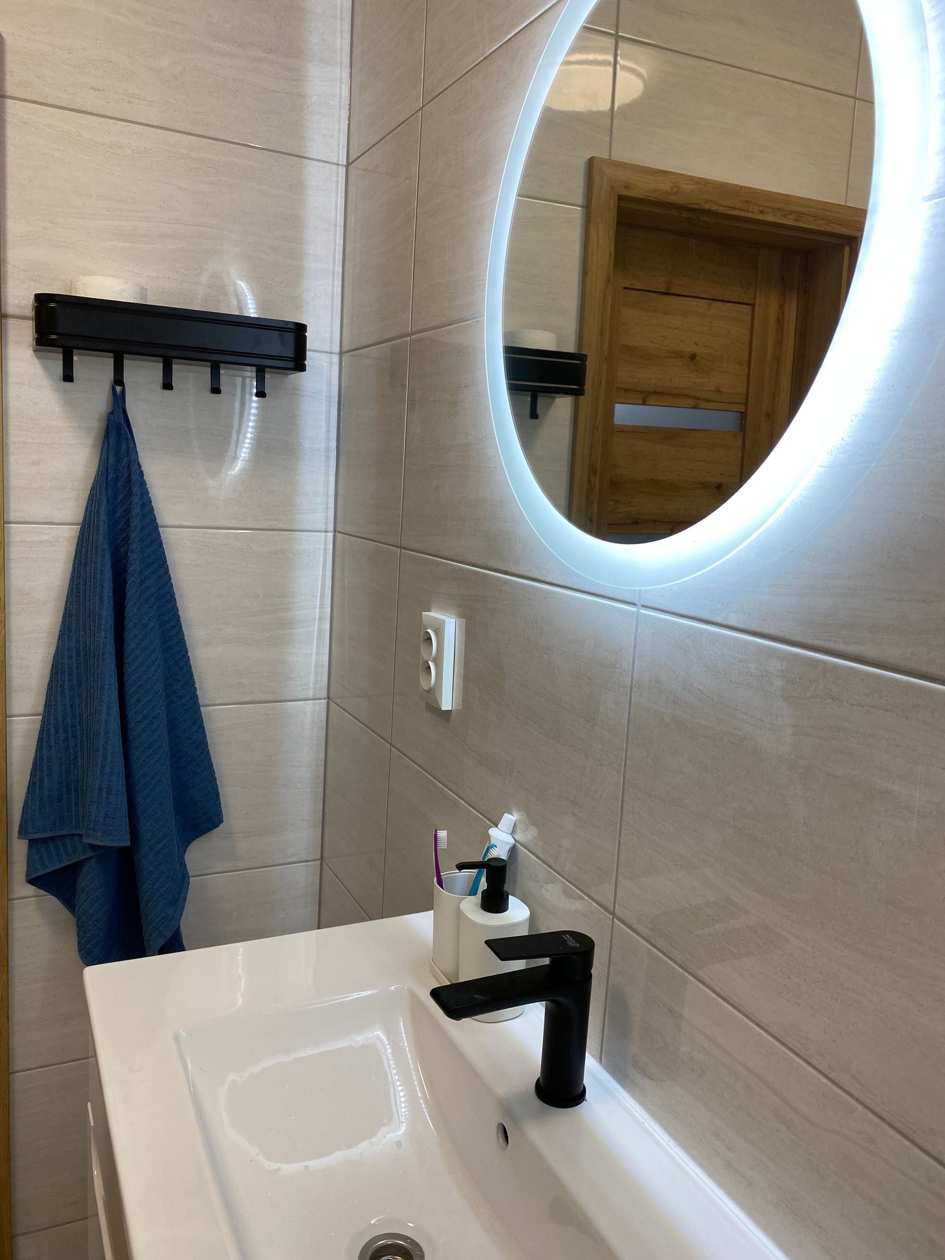 Kúpeľňa v apartmáne 2 - záber na umývadlo