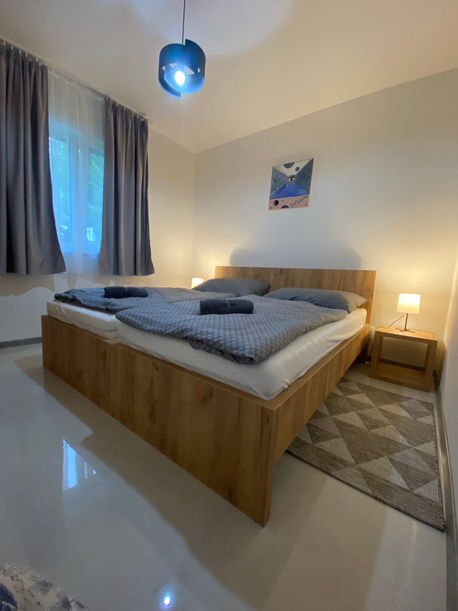 Manželská posteľ v apartmáne 2