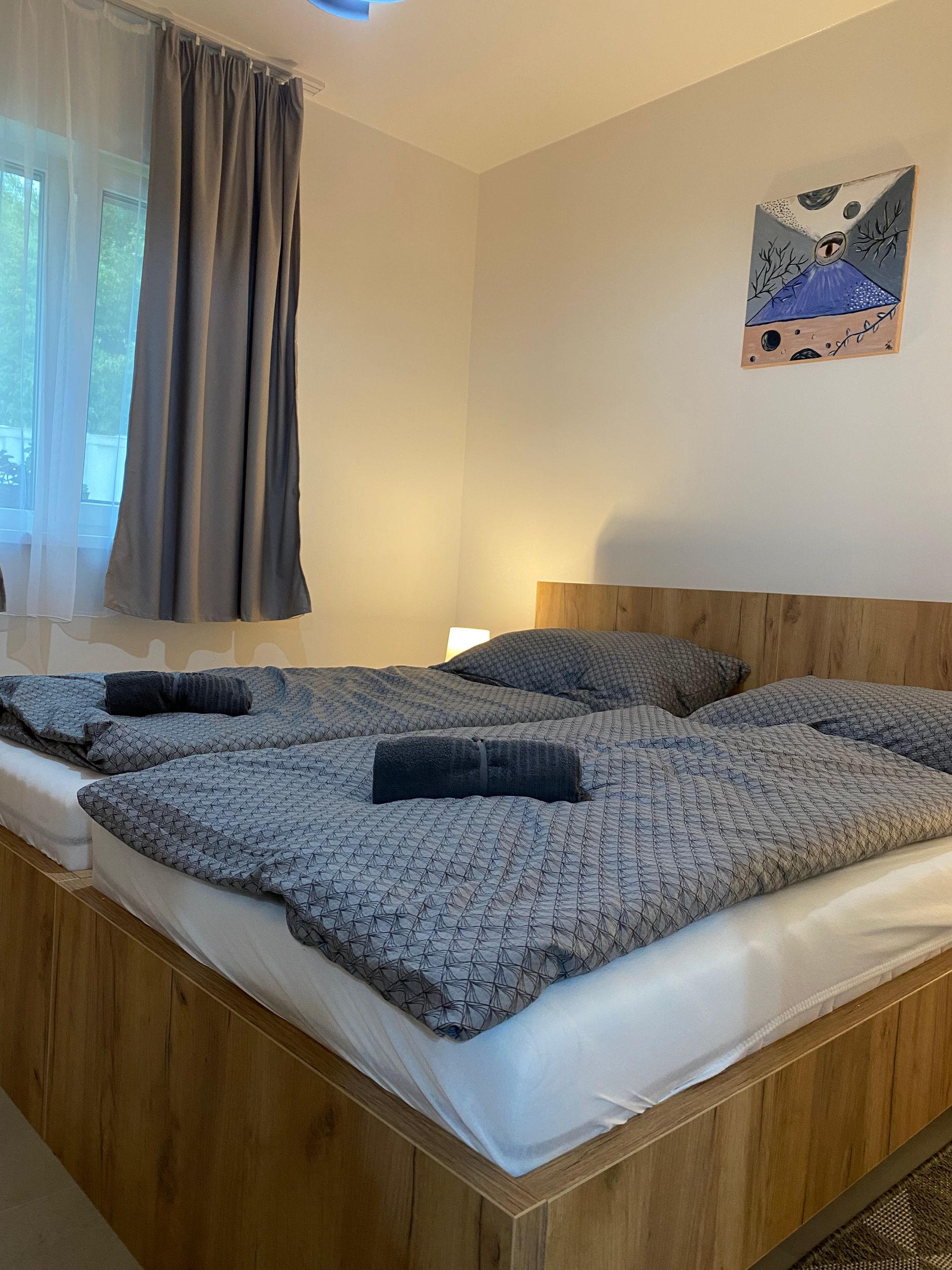 Manželská posteľ v apartmáne 2