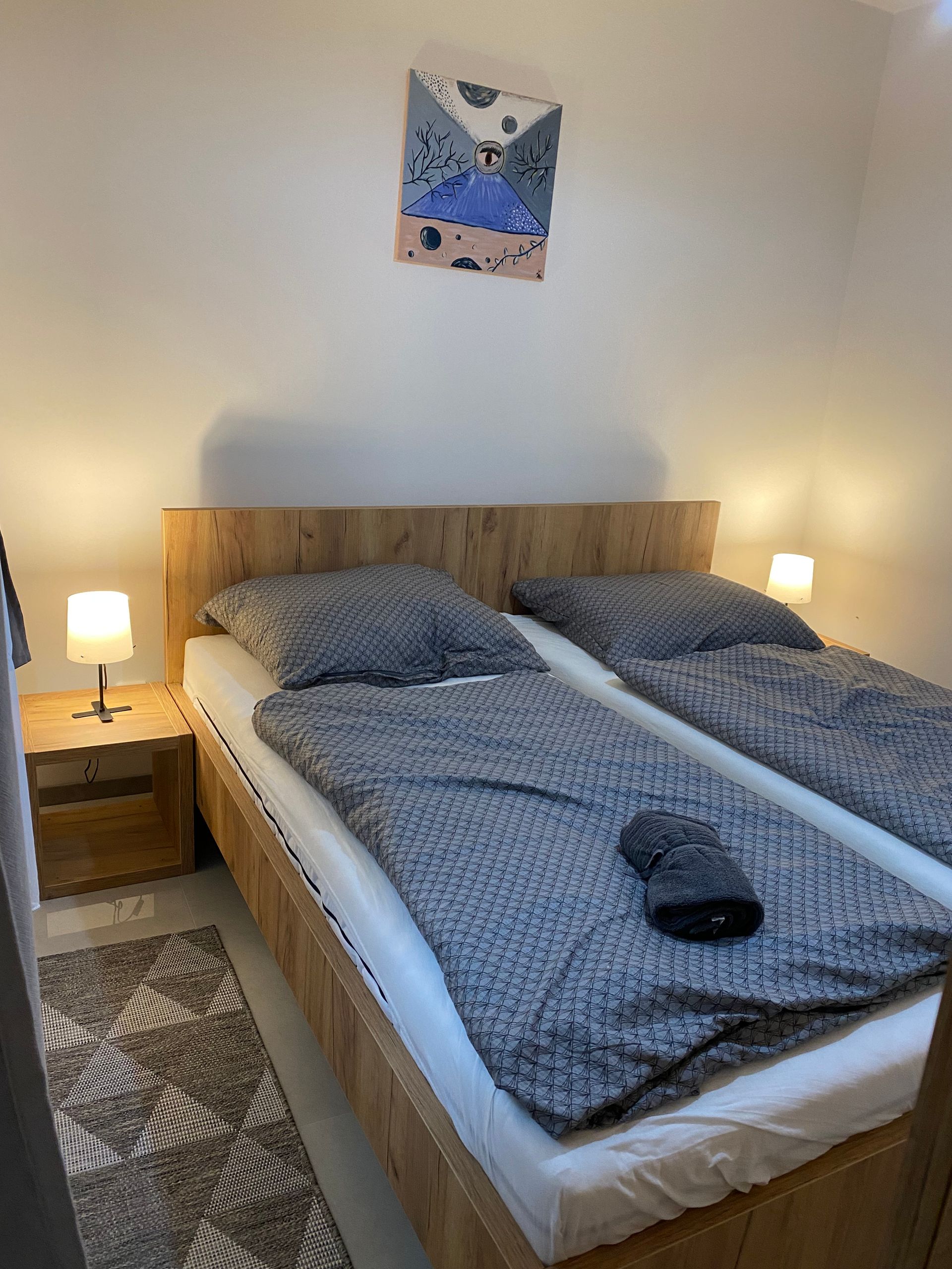 Manželská posteľ v apartmáne 2
