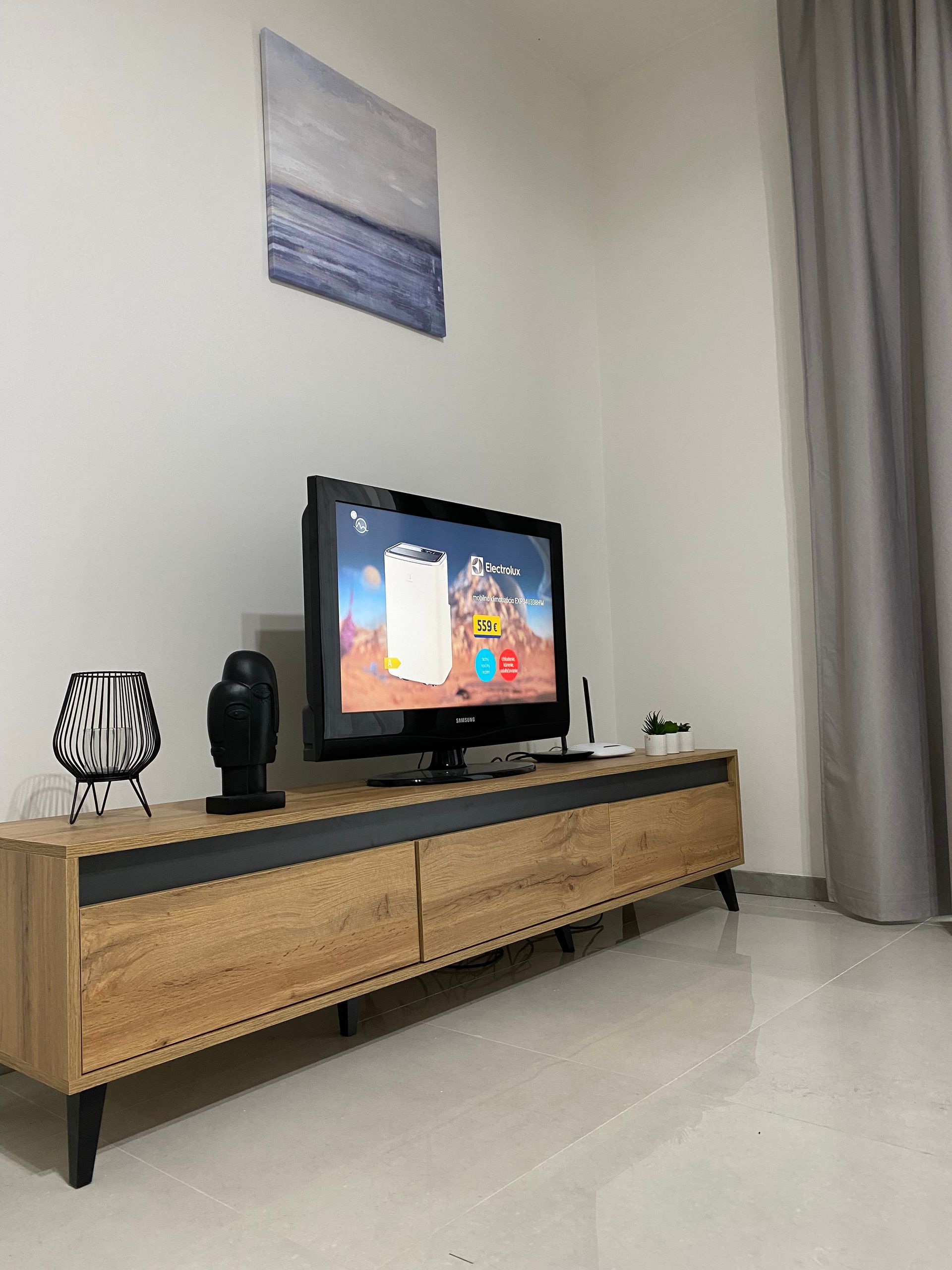Televízor v obývačke apartmánu 2