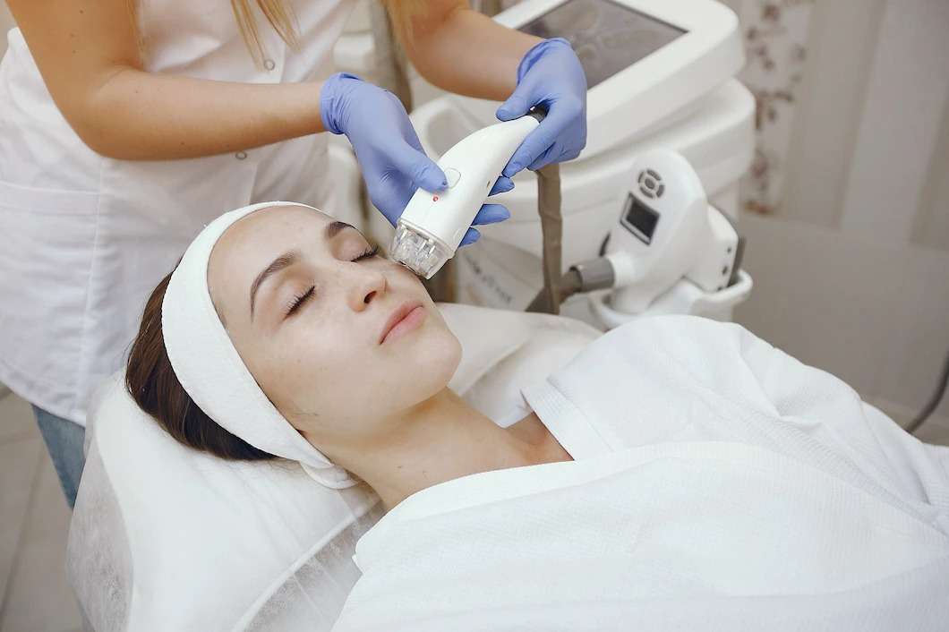 Dermaplaning-Deluxe