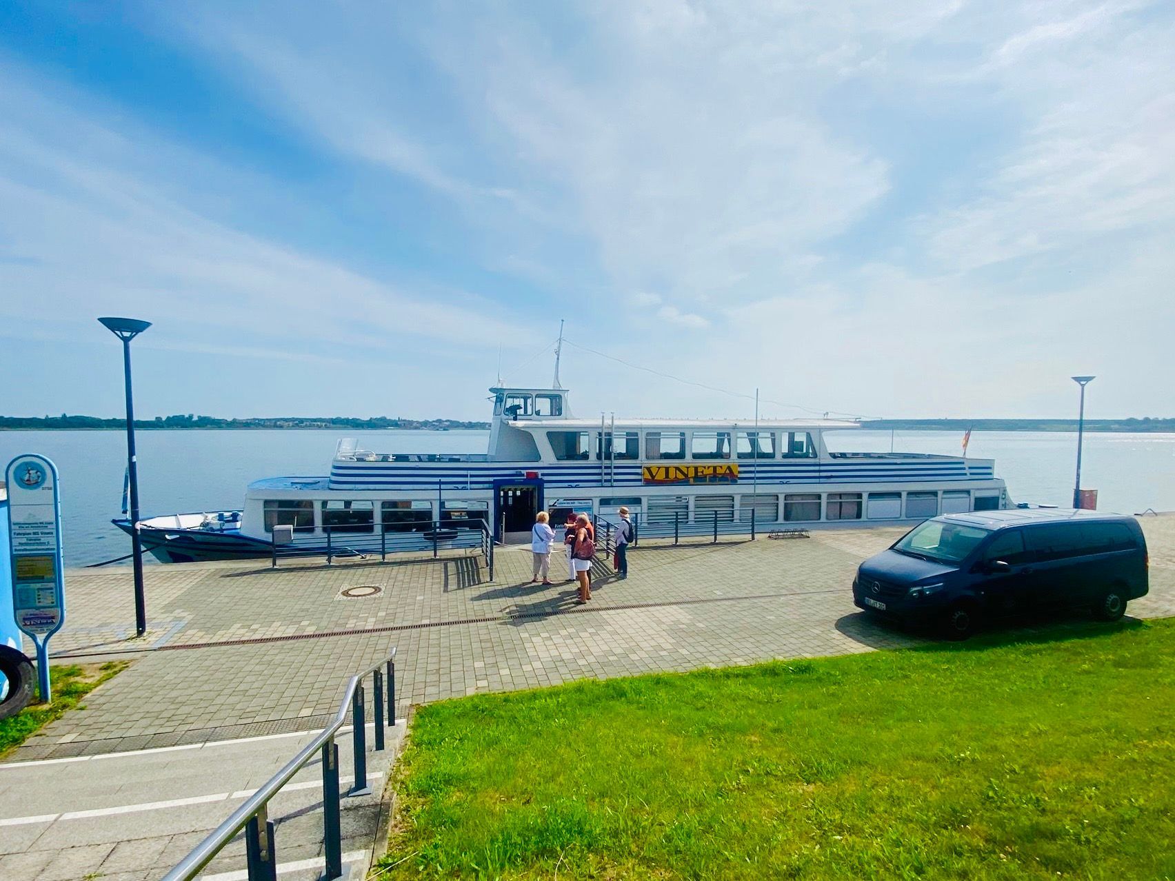 Ausflugsdampfer Vineta auf dem Goitzschesee